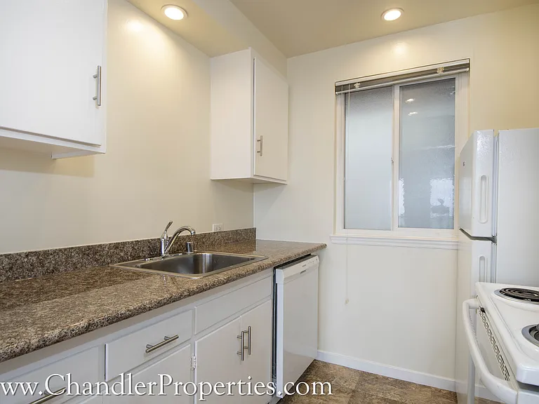 1220 Clayton St — Photo 10