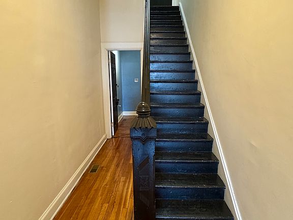 2nd image of 599 Oak St APT 4