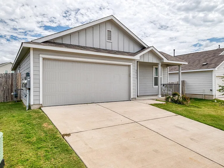 2516 Carpathian Cv — Photo 2