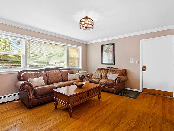 5th image of 342 Beach Ave APT 1B