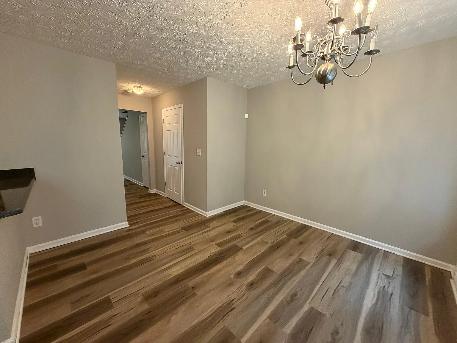 3 bed, 2.5 bath, 1412 sqft, $1,600 — Photo 4