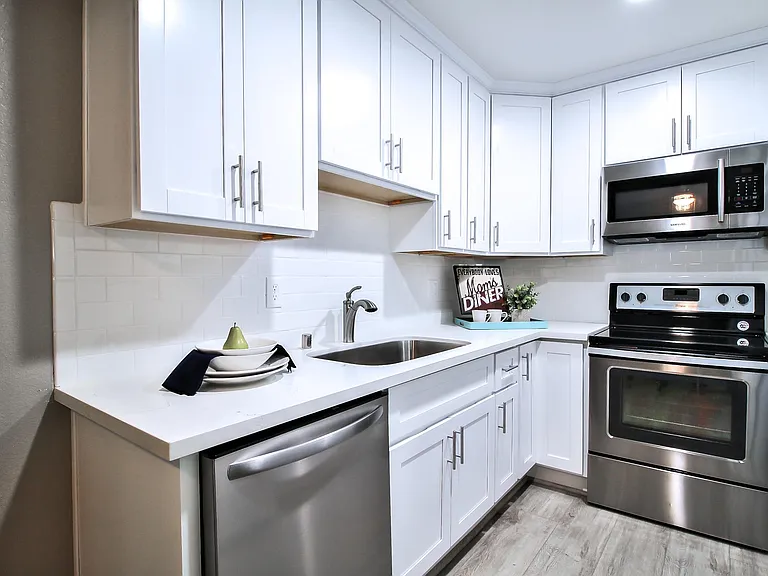 2925 Sunset Way #5 — Photo 3