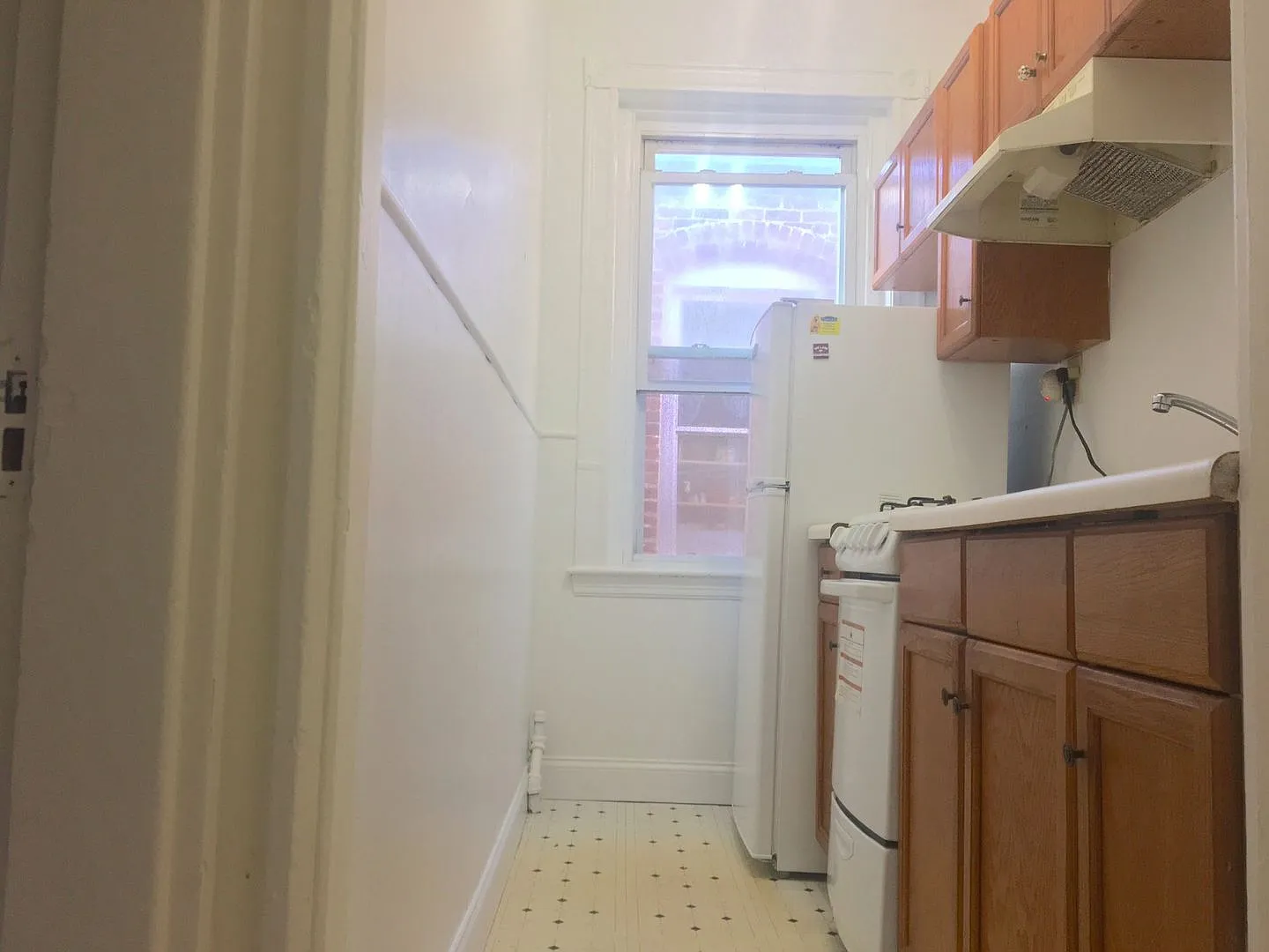 No brokers Fee, No Security Deposit, Heat Hot Water Included, Steps from the T Stop, Parking for ... — Photo 4