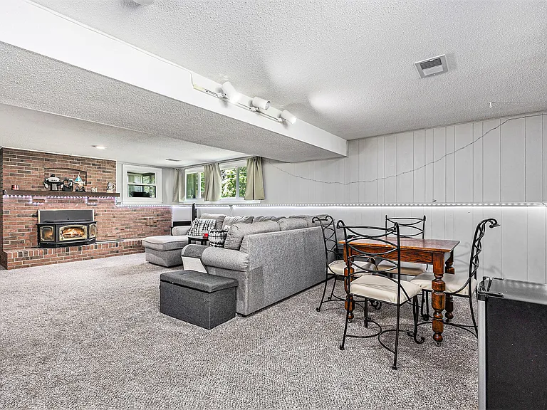 6704 Lakeshore Dr — Photo 23