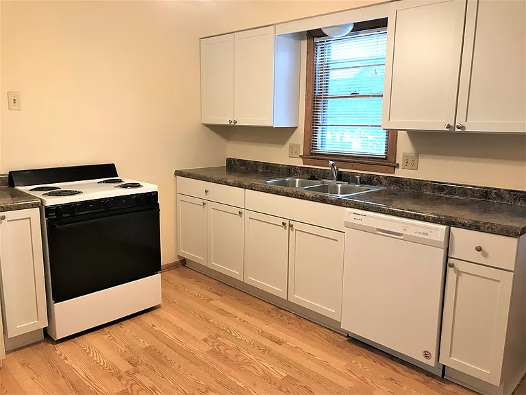410 Pawling St — Photo 7