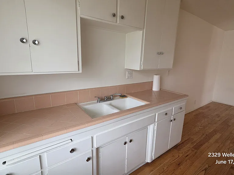 2329 Wellesley Ave #9 — Photo 7
