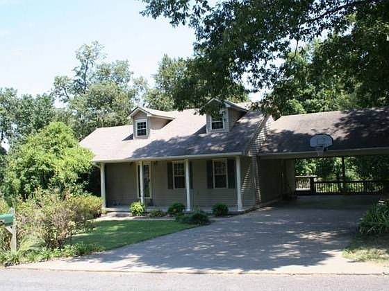 1st image of 40 White Oak Cir