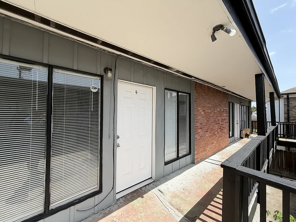 1204 Saint Josephunit #4