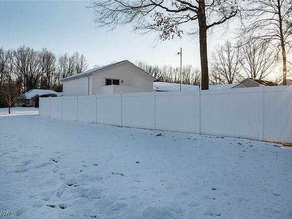 5th image of 1012 Red Oak Dr