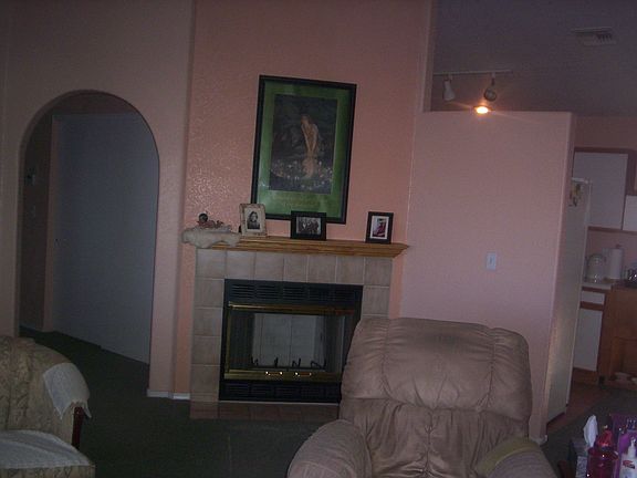 Fronr room - Fireplace