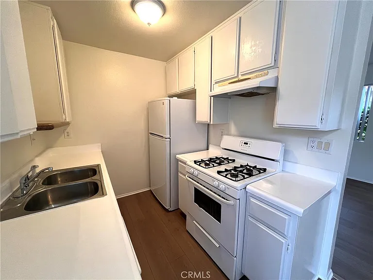 1637 W 227th St #11 — Photo 6