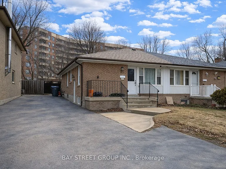 56 Corby Cres #LOWER — Photo 1