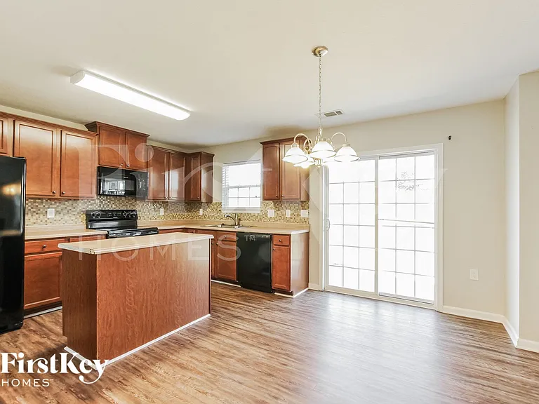 2936 Village Center Dr — Photo 3