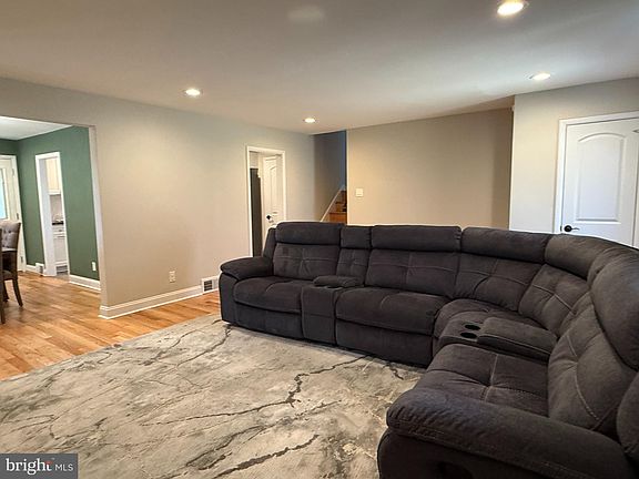 4th image of 331 Candlewood Rd