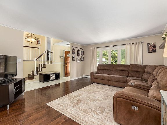 5th image of 242 Harmony Dr