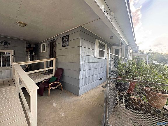 3rd image of 1607 College St SE