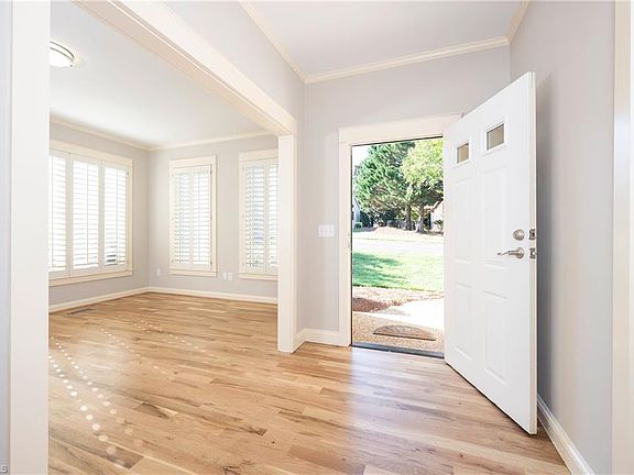4th image of 119 Linden Pl