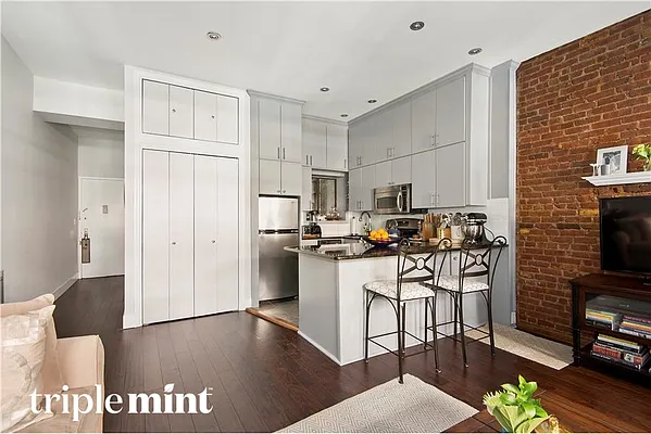 Sold by Triplemint | media 4