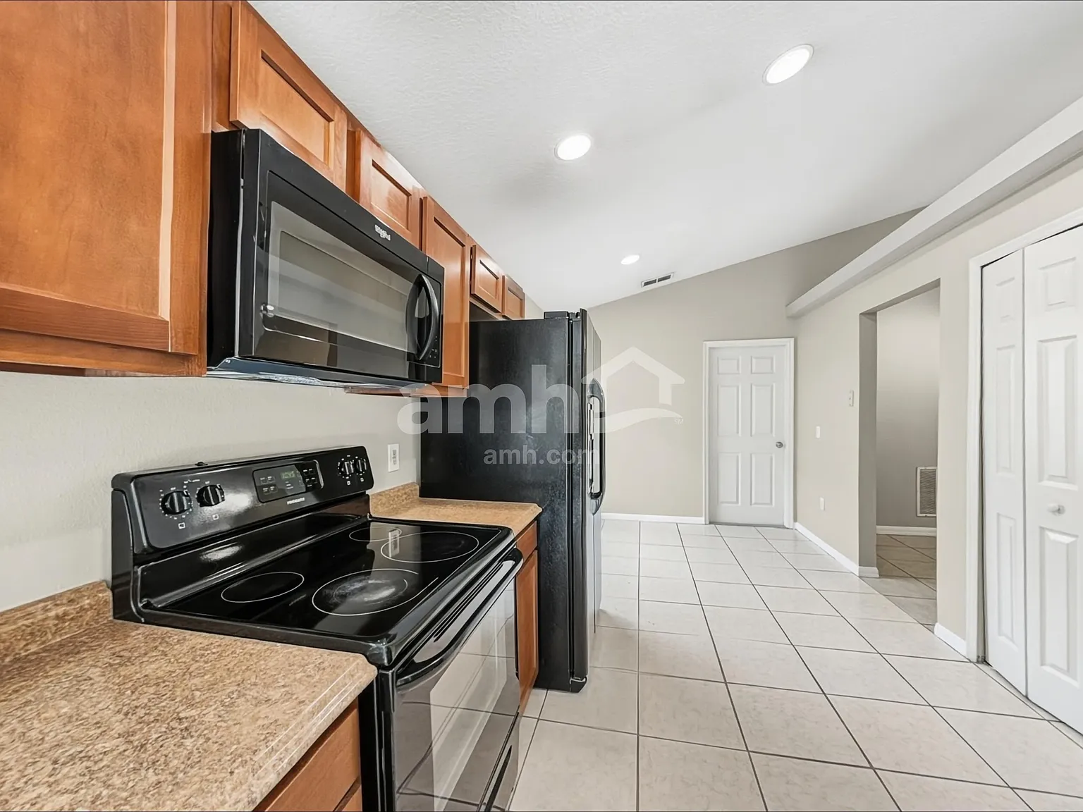 4 bed, 2.0 bath, 1603 sqft, $2,300 — Photo 3