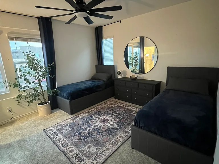 277 Mount Williamson St — Photo 30