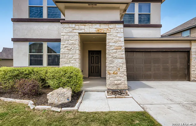 5 bed, 3.0 bath, 2838 sqft, $2,900 — Photo 2
