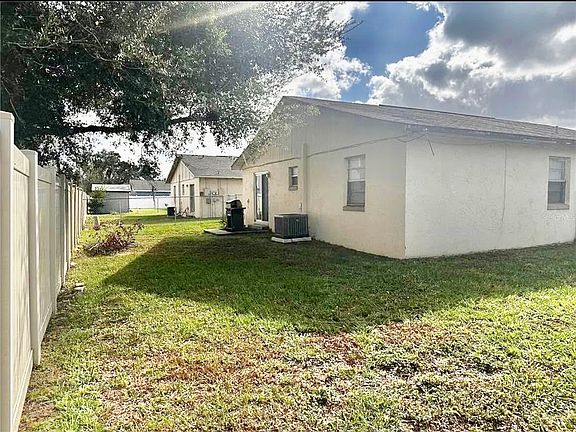 3rd image of 2359 Chestnut Hills Dr #1