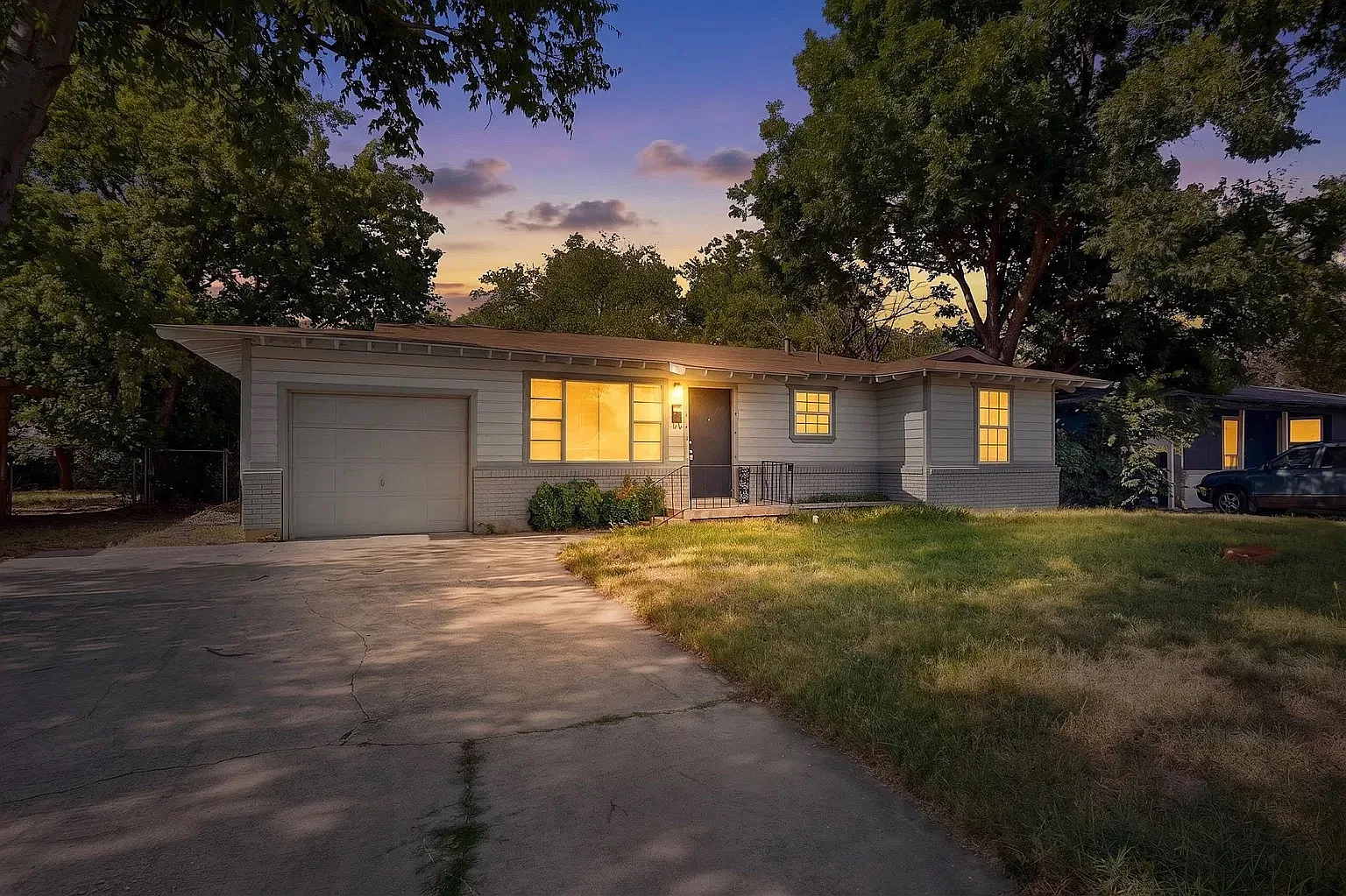 3 bed, 1000 sqft, $1,695 — Photo 1