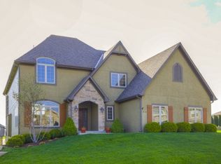 121 NW Burroughs Dr, Lees Summit, MO 64081