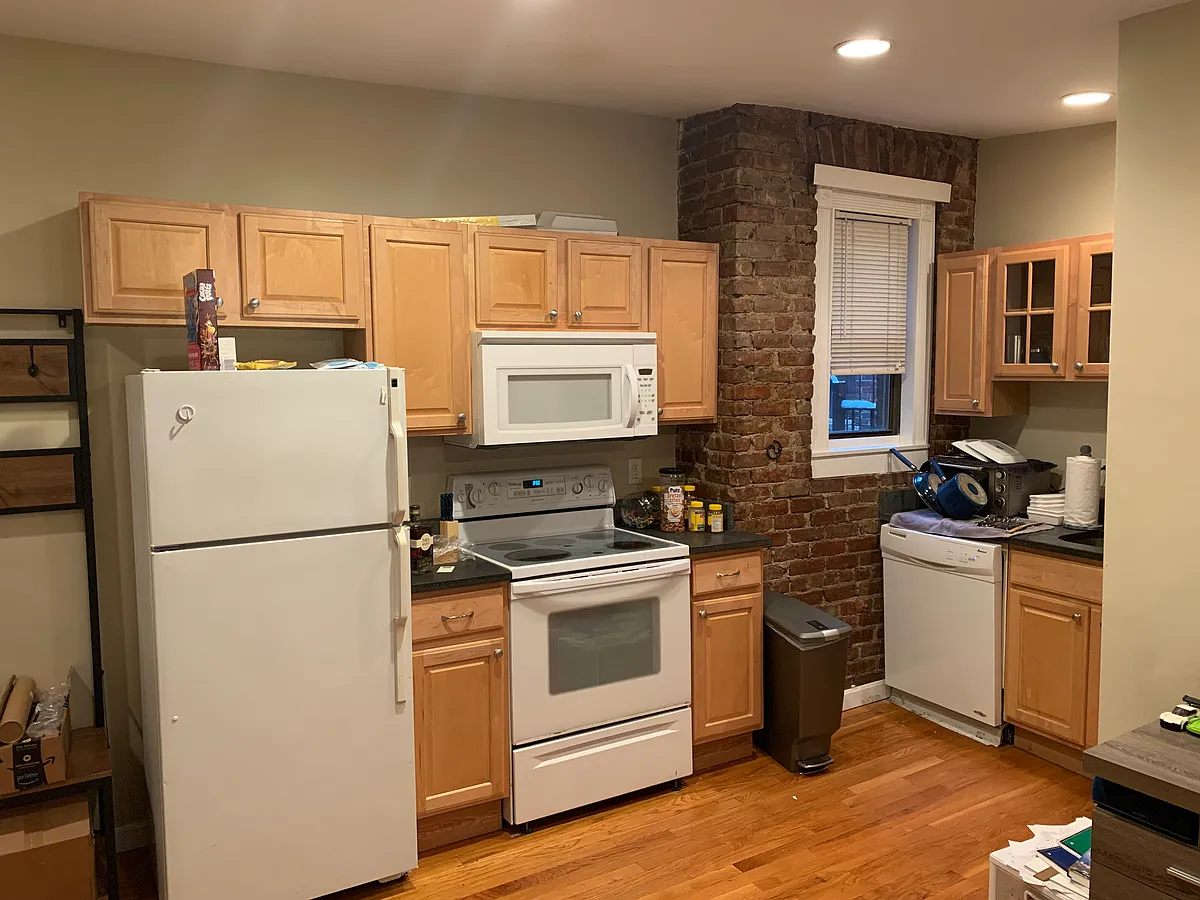 Building Photo - 65 Burbank St #15