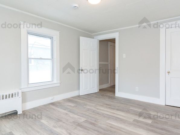 11 Pleasant St APT 2, Franklin, NH 03235
