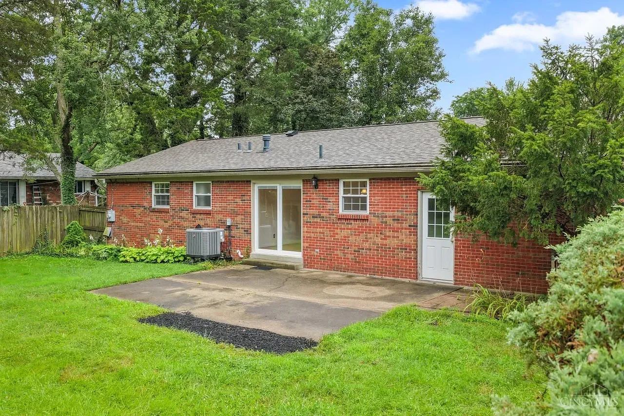 3 bed, 1607 sqft, $2,495 — Photo 3