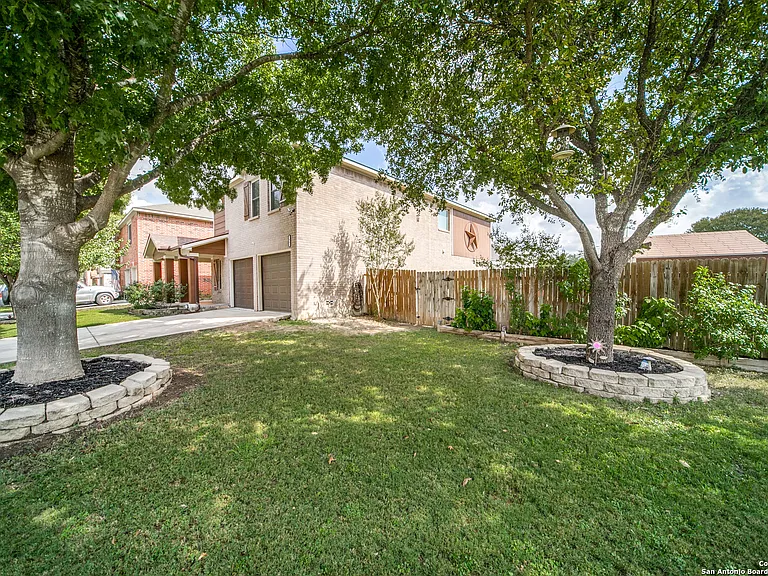 7902 Cerezo — Photo 20