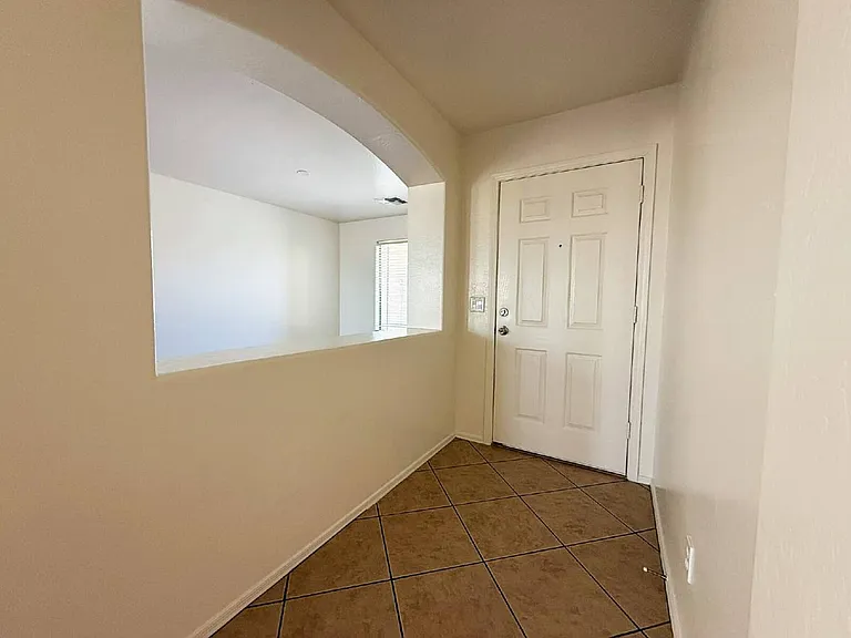 60 S 238th Ln — Photo 3