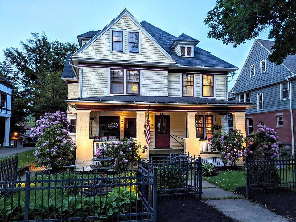 Entire house. Owners lives in first two floors. The apartment is on the third floor.