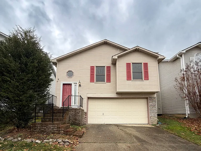 352 Chase Pl — Photo 1