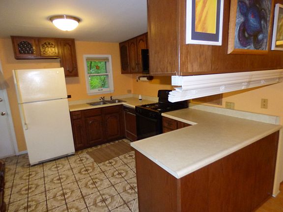 3rd image of 259 Skyline Dr