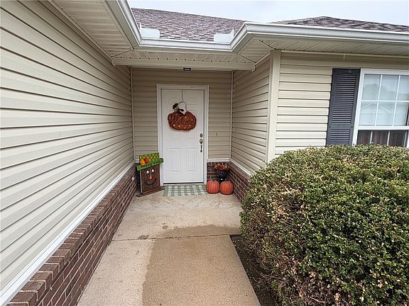 3rd image of 607 Persimmon St SW