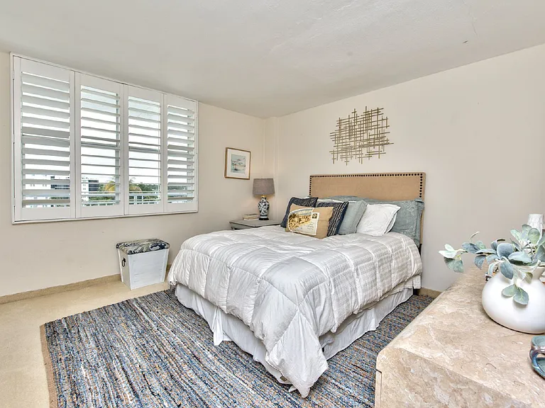 2121 Gulf Shore Blvd N #503 — Photo 8