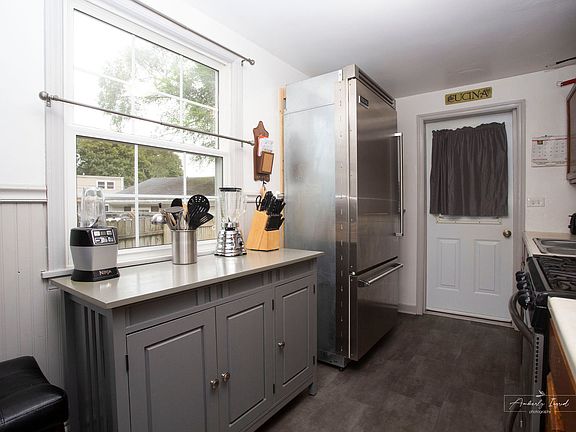 4th image of 1007 Fairfield Ct W