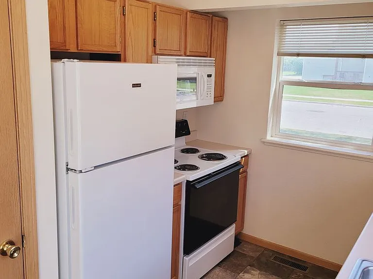 2420 Daws Dr #D — Photo 7