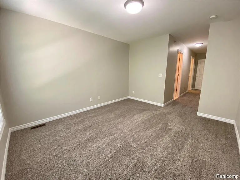 215 S Village Way — Photo 29