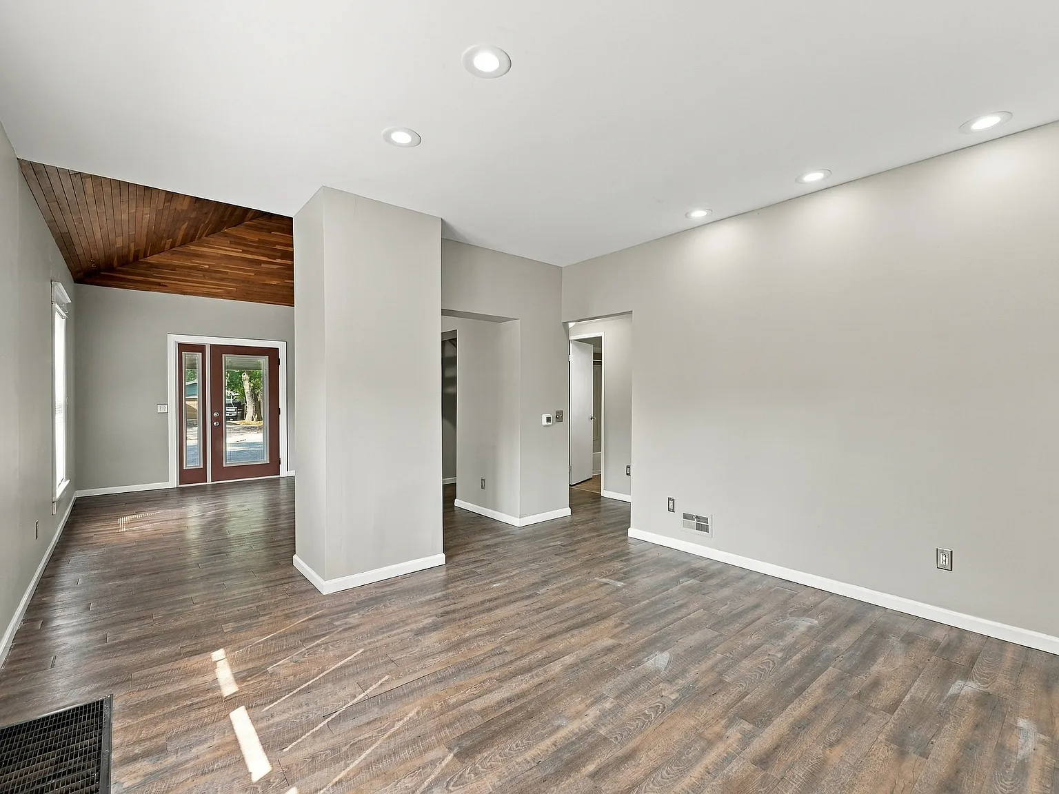 3 bed, 2.0 bath, 1872 sqft, $2,300 — Photo 3
