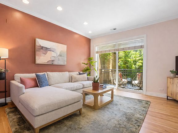 2nd image of 2547 N Clark St APT 2N