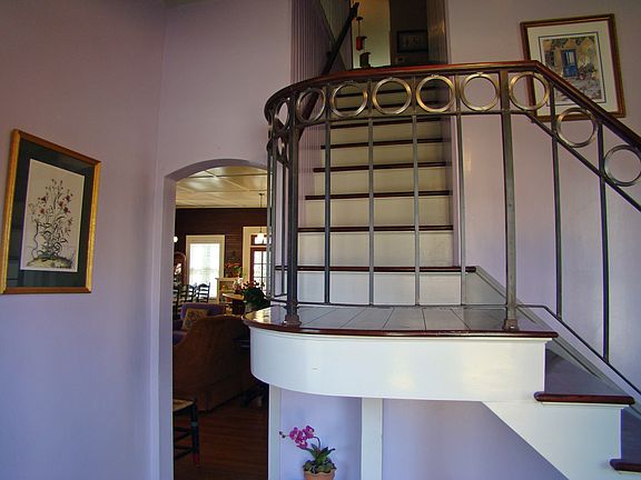 Front Entry/Staircase