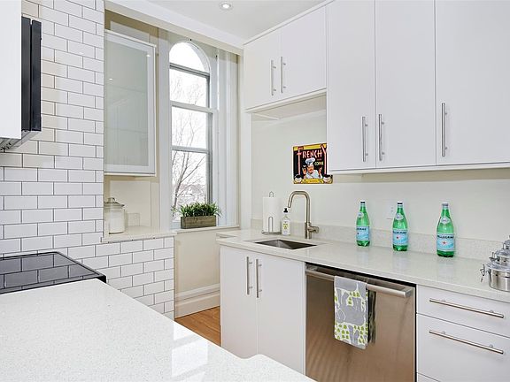 5th image of 108 W Byers Pl APT 201