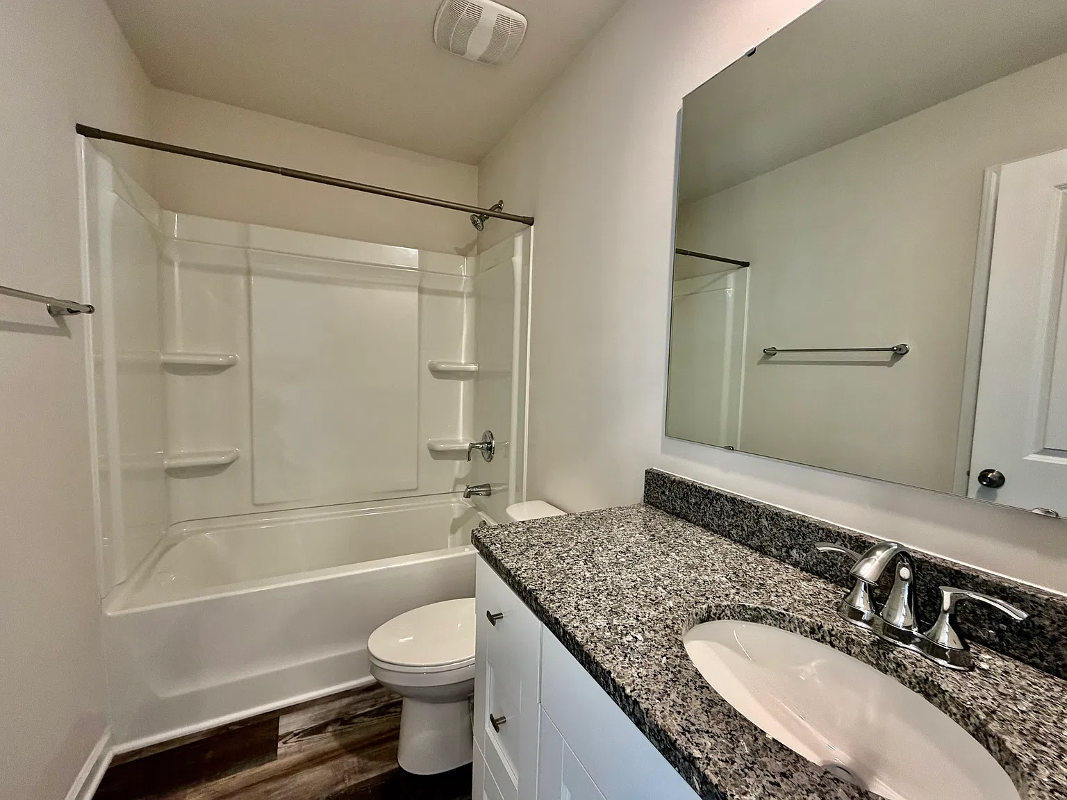 3 bed, 2.5 bath, 1320 sqft, $1,600 — Photo 2