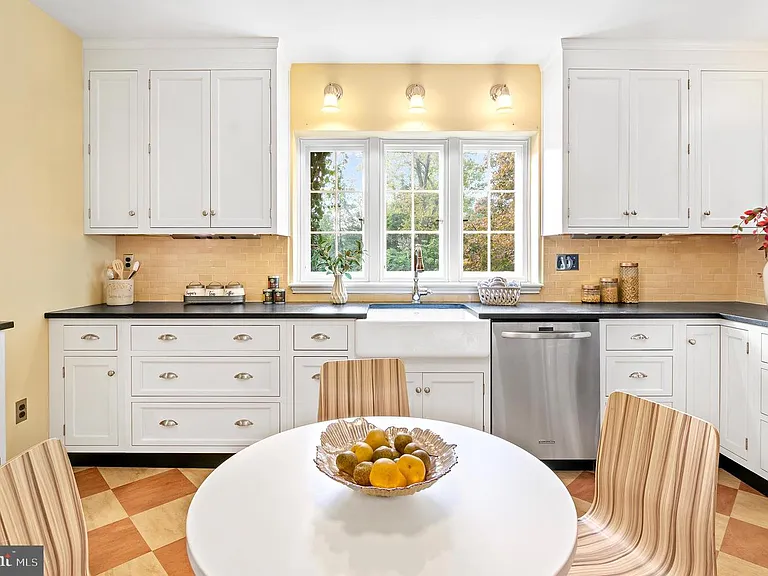 7704 Crossland Rd — Photo 18