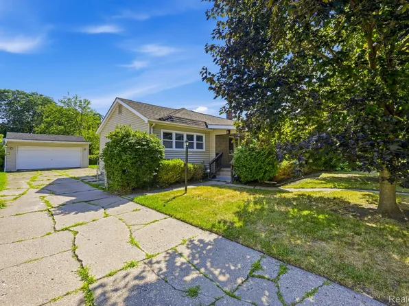 1920 E Saratoga St, Ferndale, MI 48220