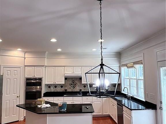 5th image of 1106 Drewsbury Ct SE