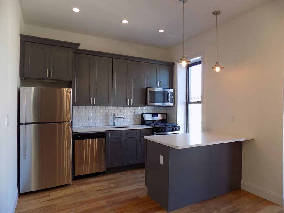 1st image of 22 Macdonough St APT 2